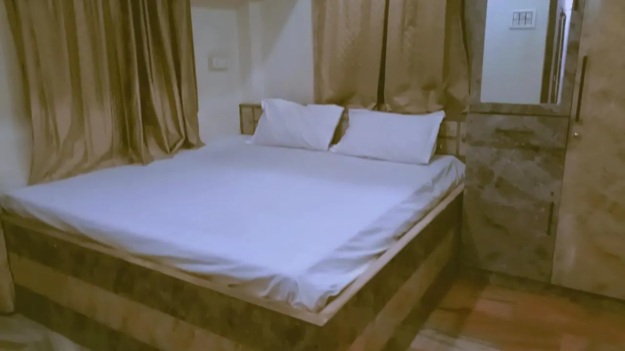 Property Band Ho Gai Hai Váránaszi